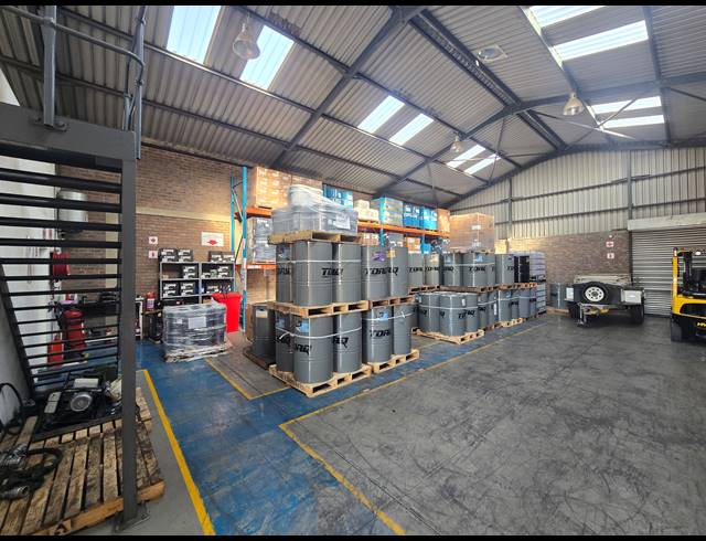 280M² WAREHOUSE TO LET IN ANDERBOLT